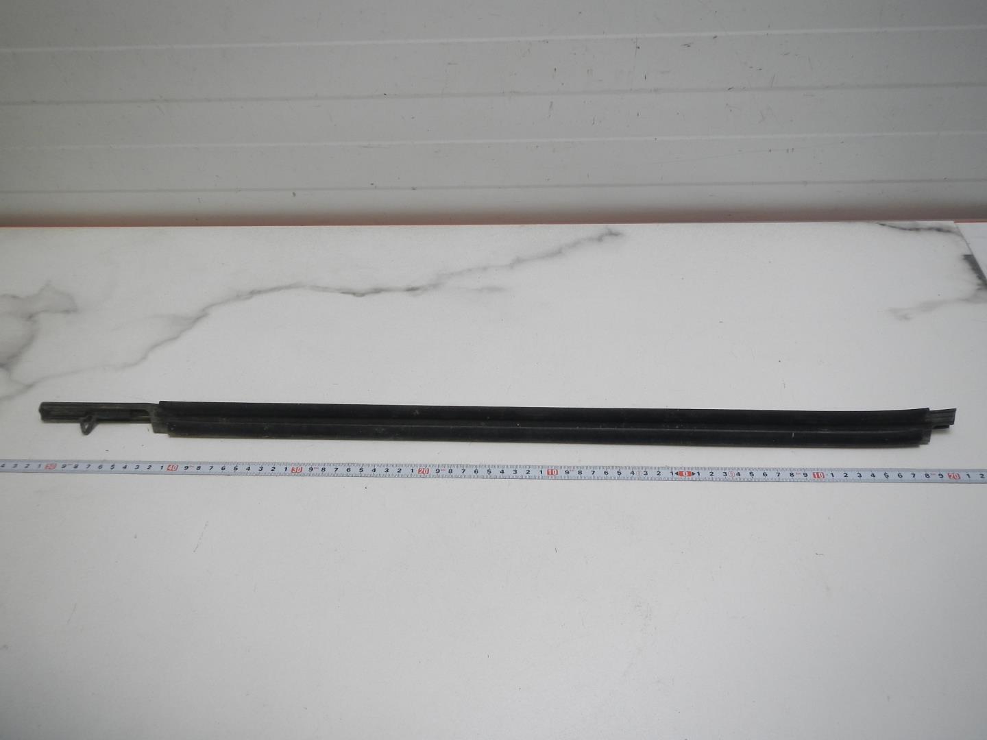 Накладка стекла заднего правого