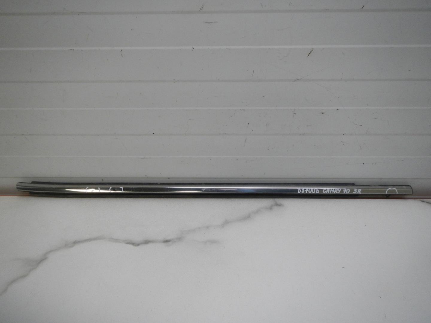 Накладка стекла заднего правого