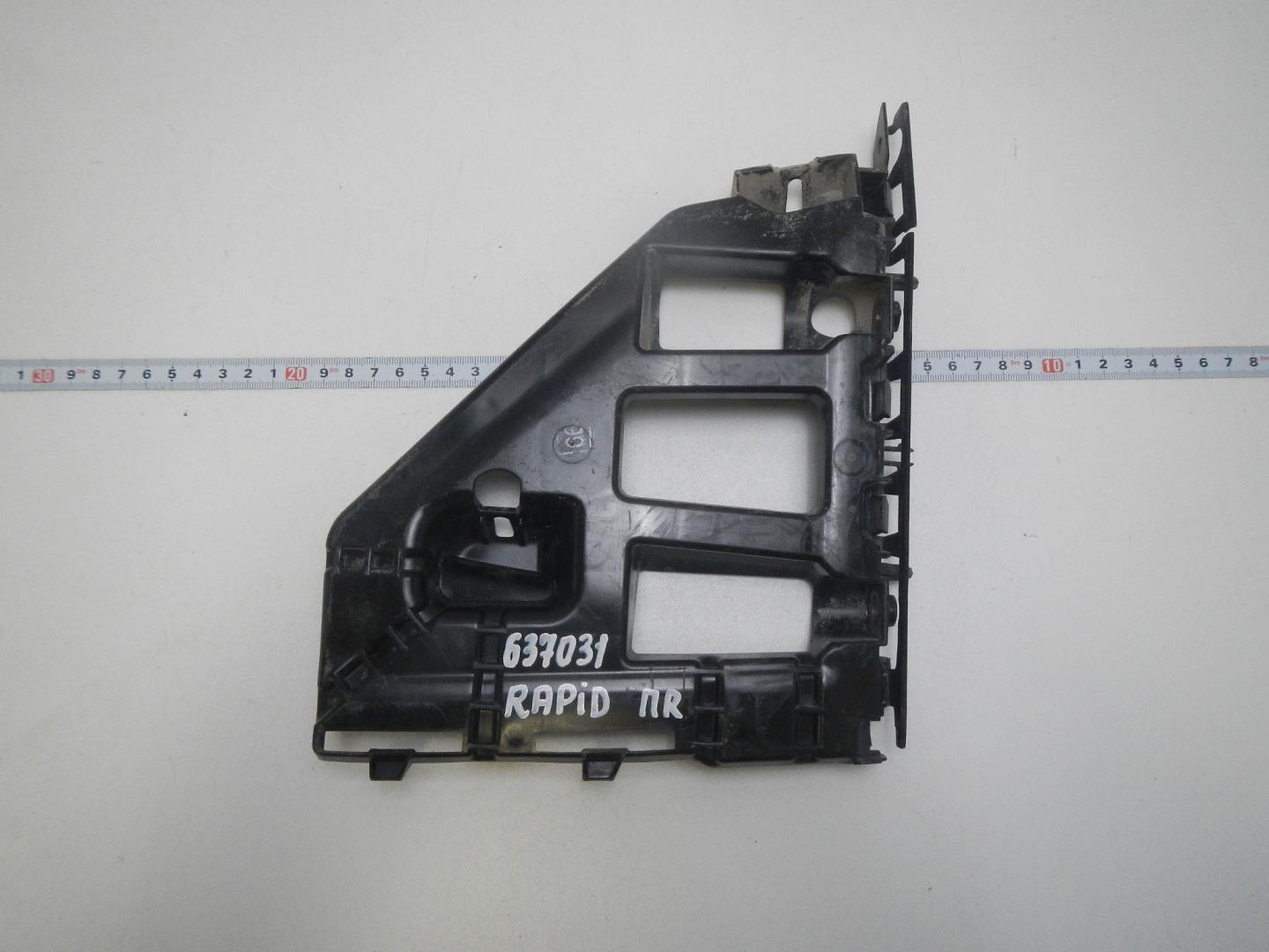 Кронштейн переднего бампера правый