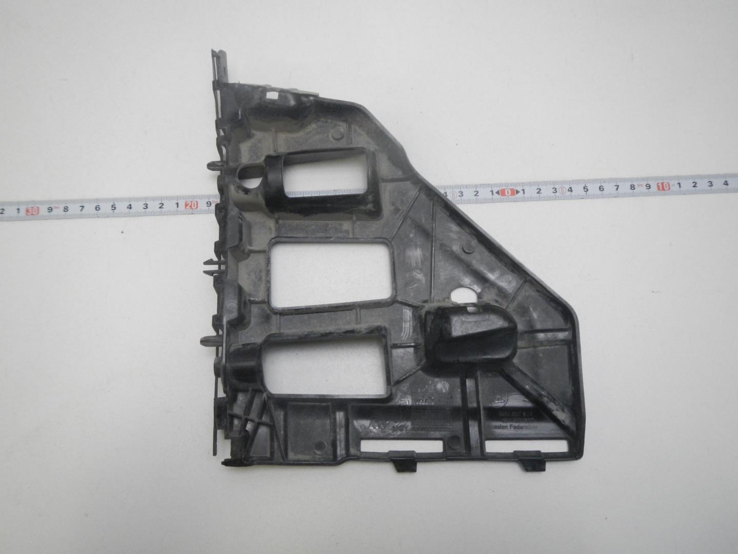 Кронштейн переднего бампера правый