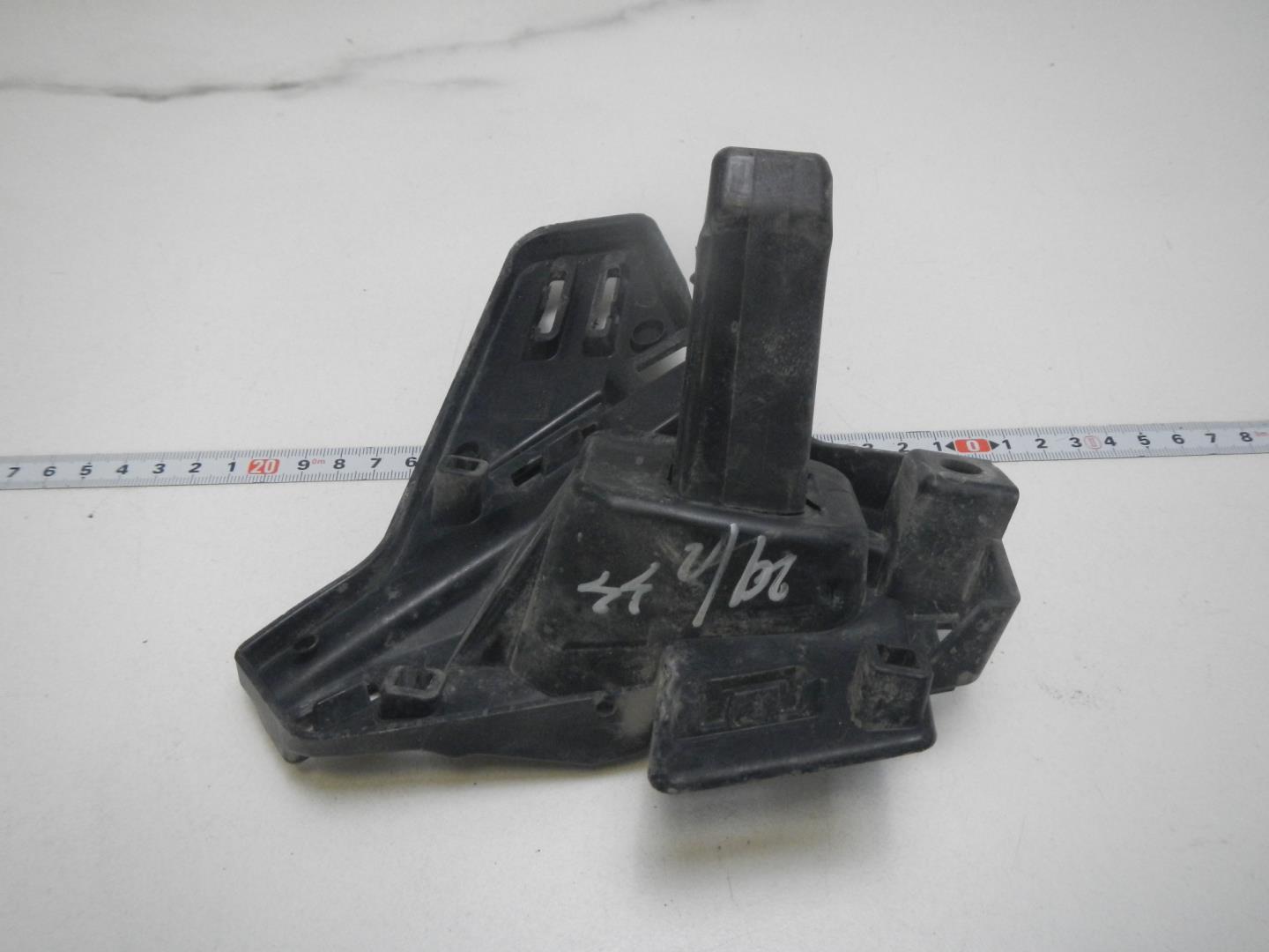 Кронштейн решетки радиатора