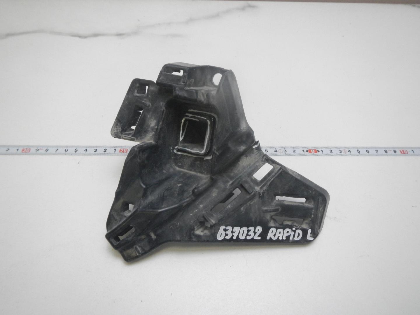 Кронштейн решетки радиатора