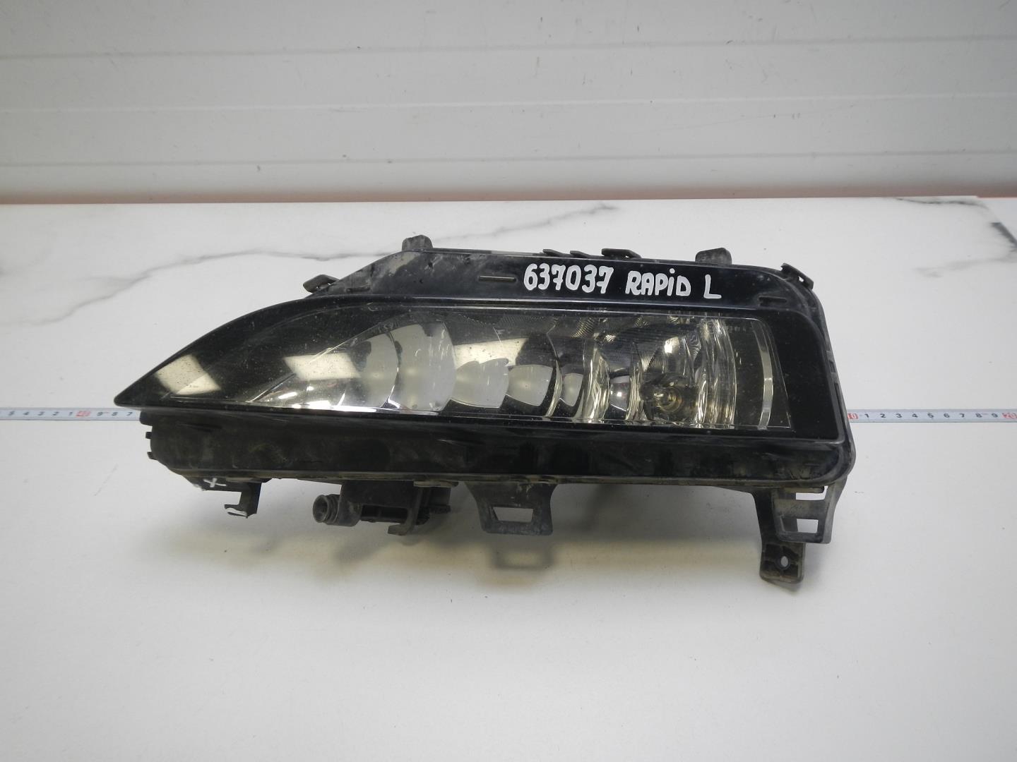 Фара противотуманная левая