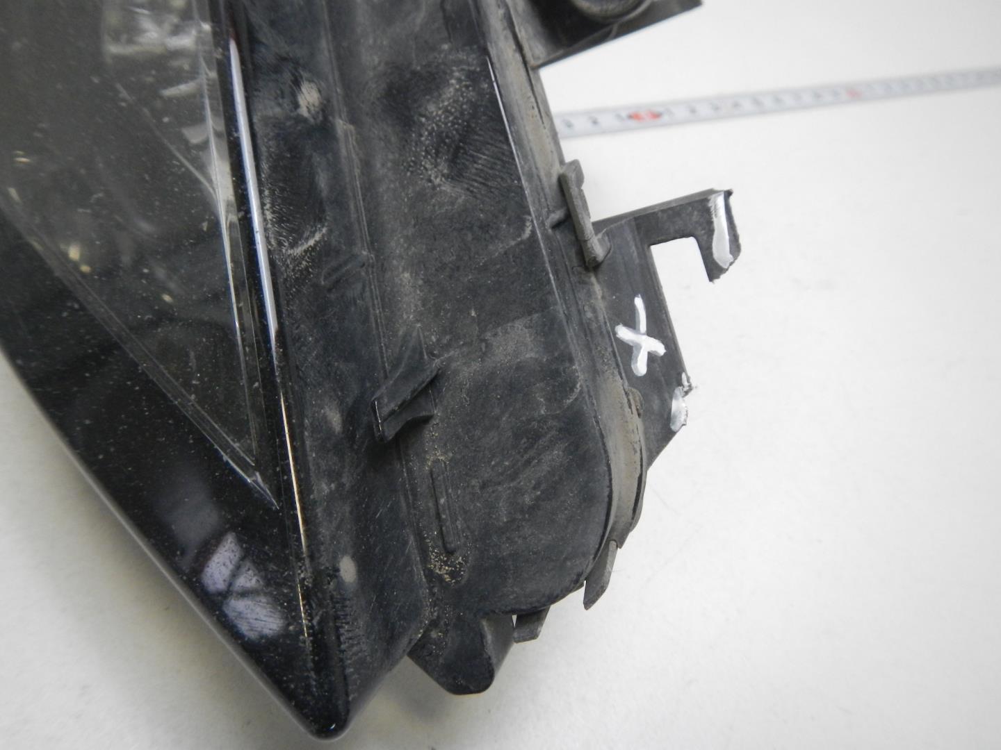 Фара противотуманная левая