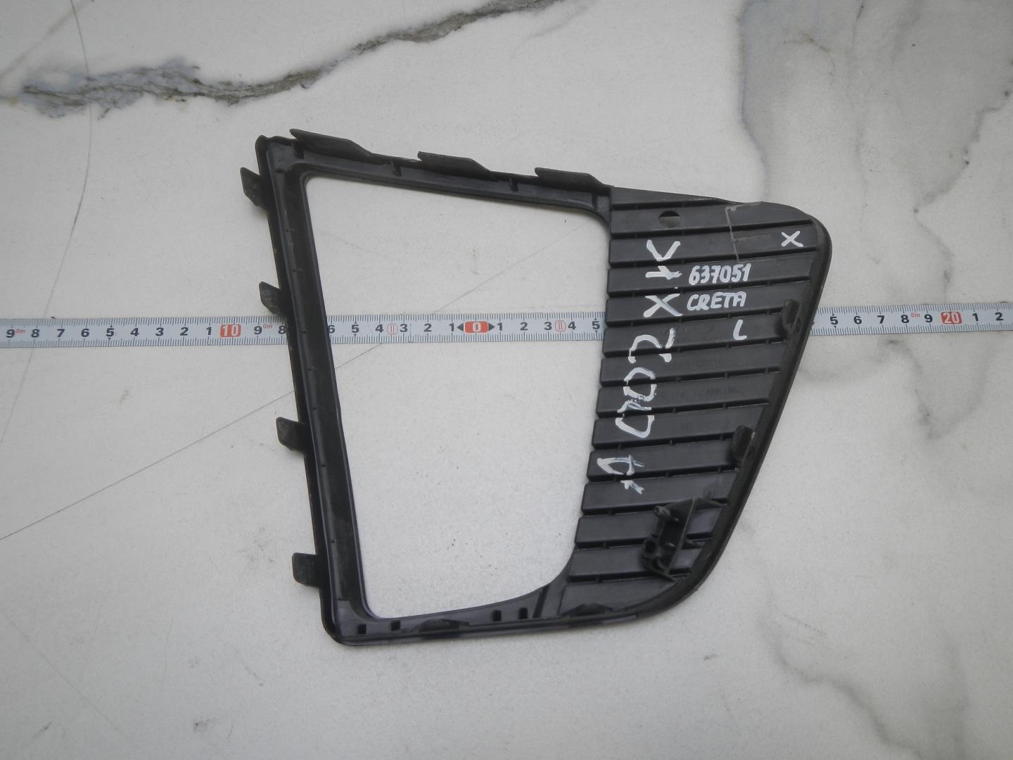 Рамка противотуманной фары левой