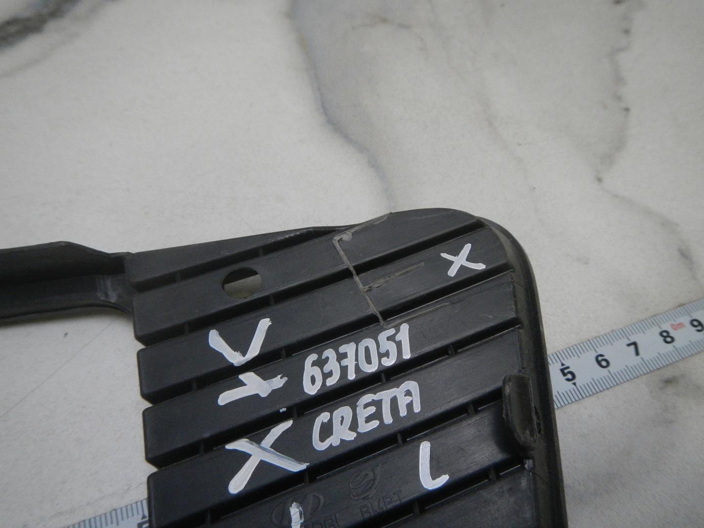 Рамка противотуманной фары левой