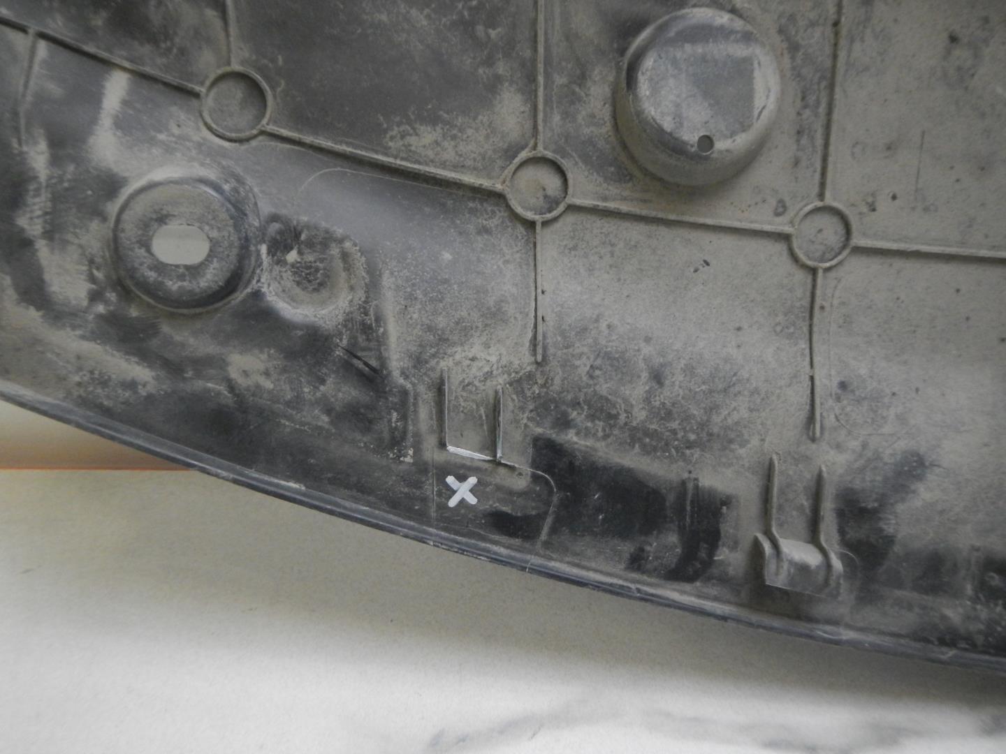 Кожух замка капота