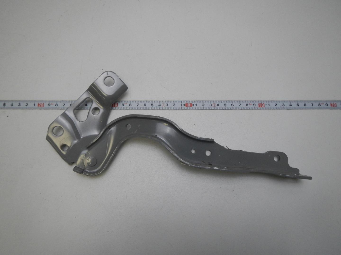 Петля капота правая