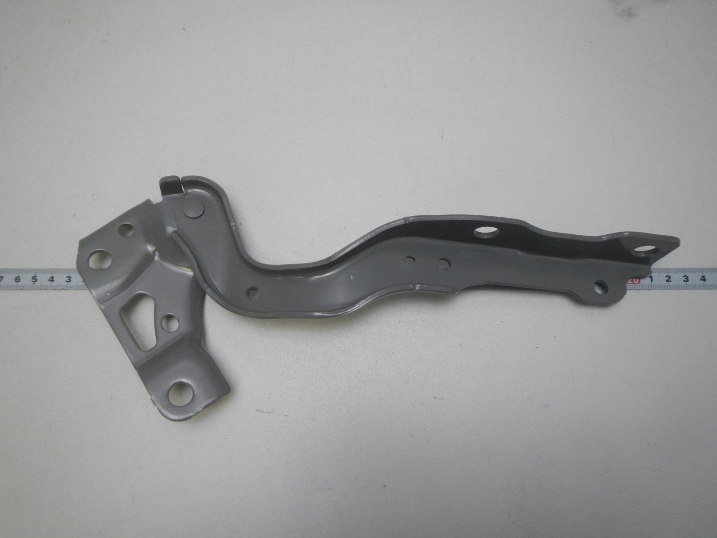 Петля капота левая