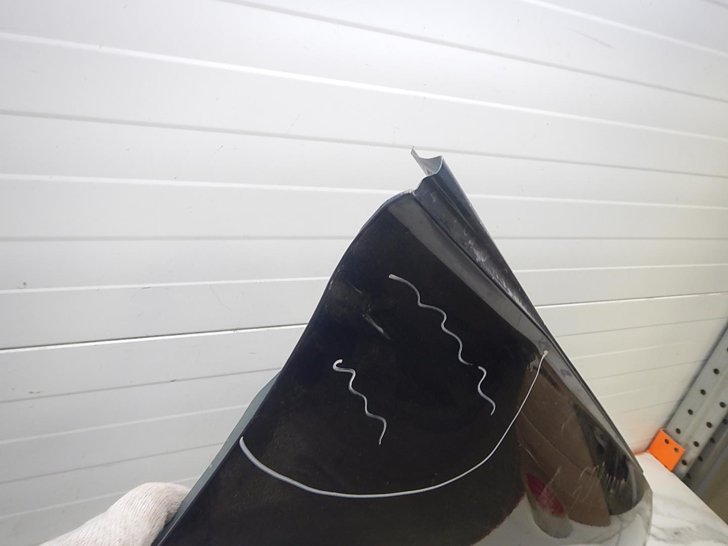 Крыло переднее правое