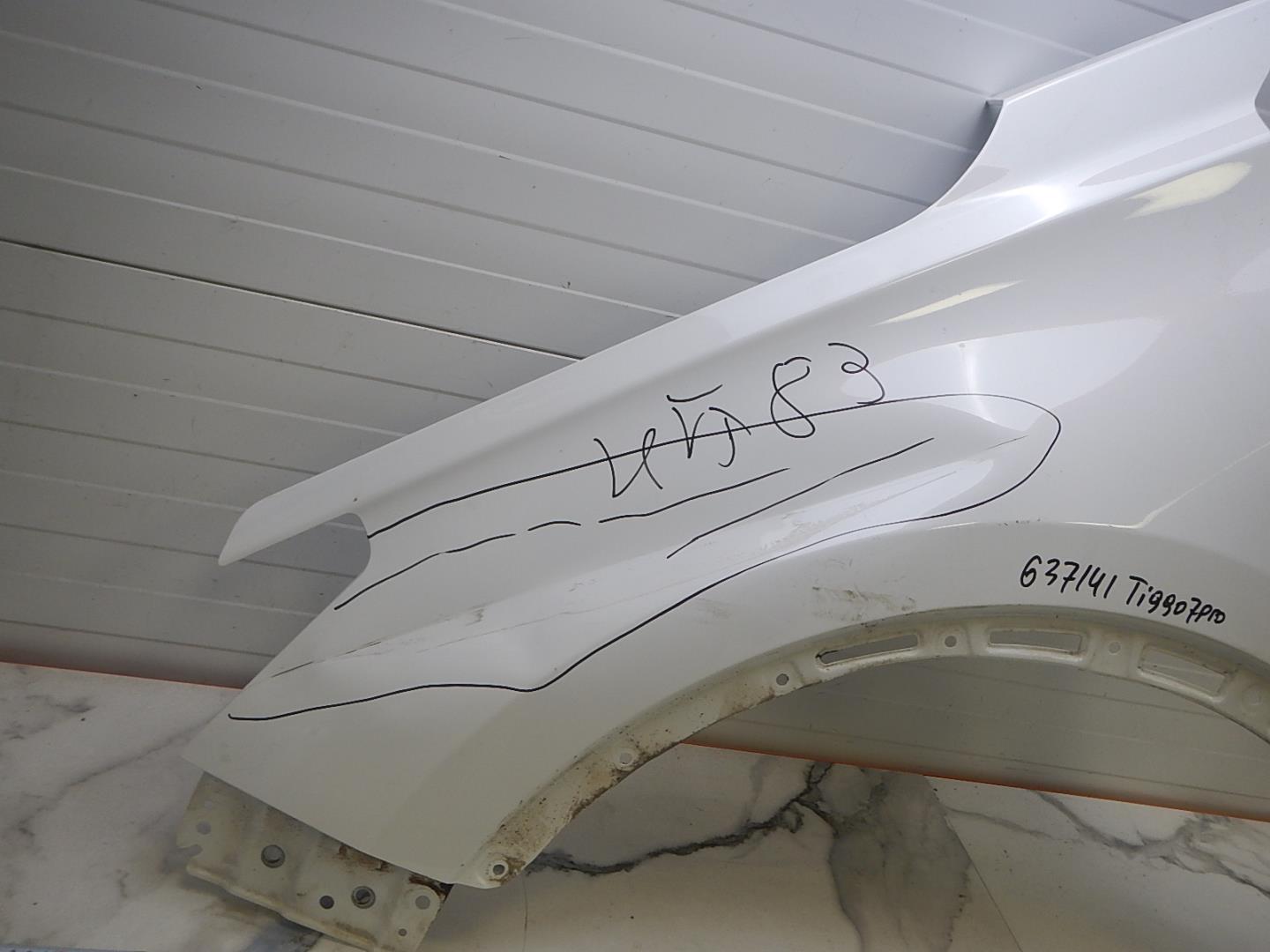 Крыло переднее левое