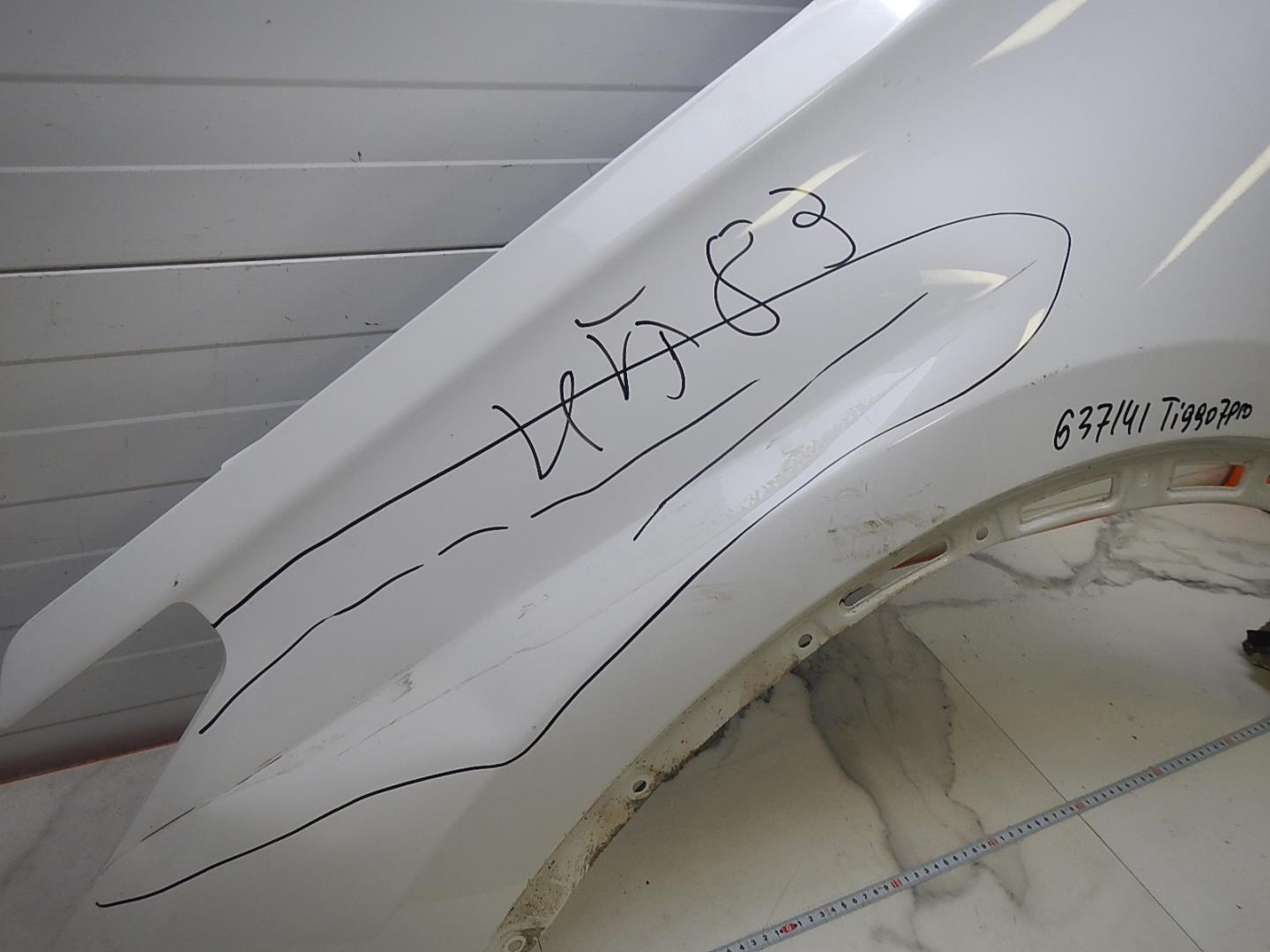 Крыло переднее левое