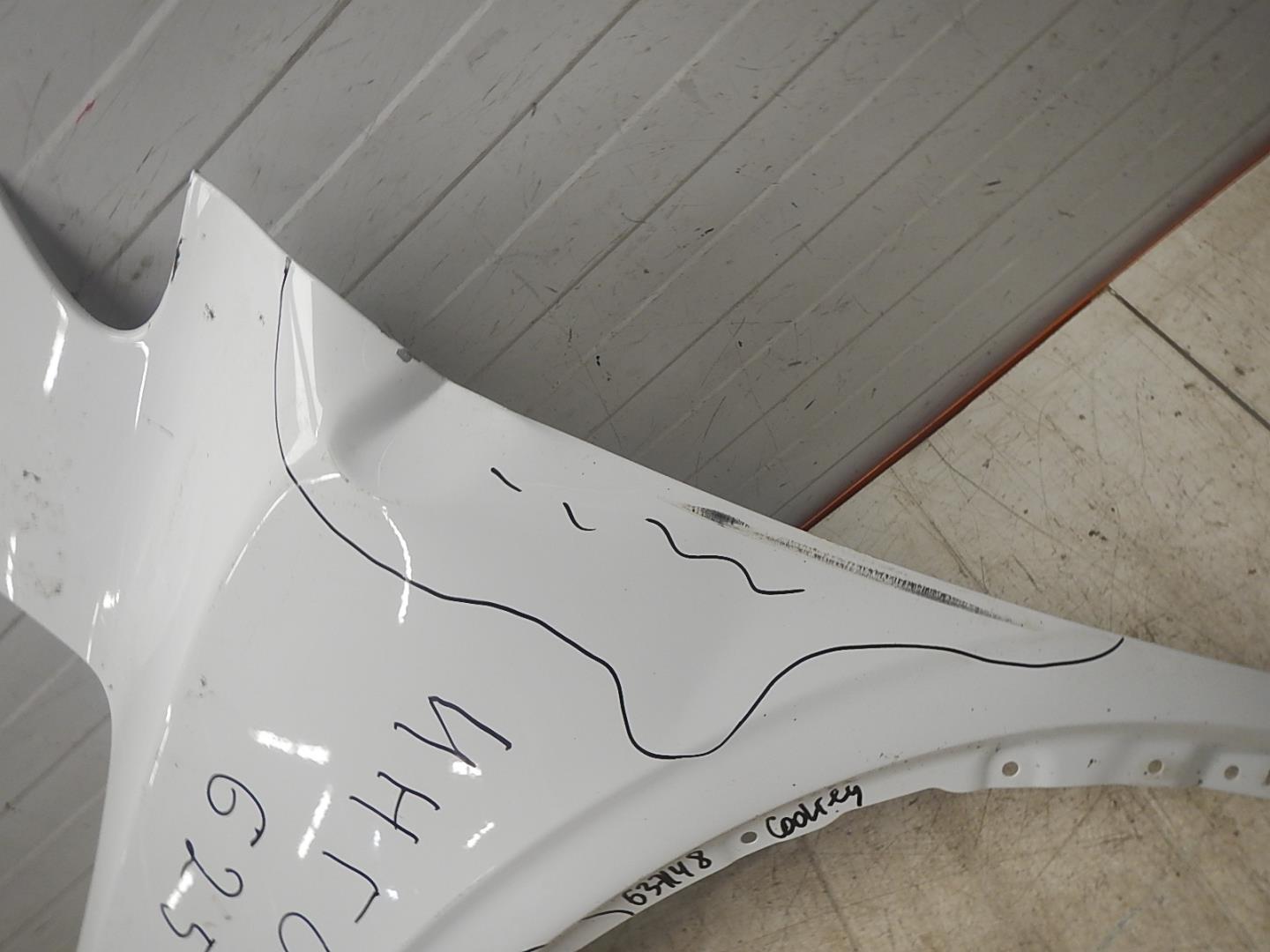 Крыло переднее левое