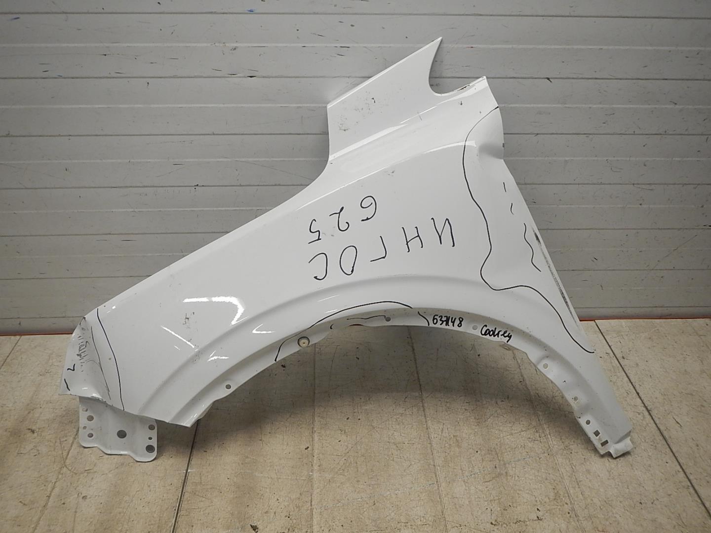 Крыло переднее левое