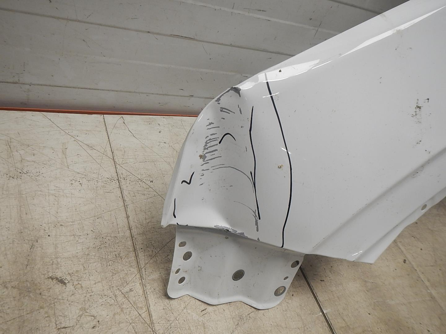 Крыло переднее левое