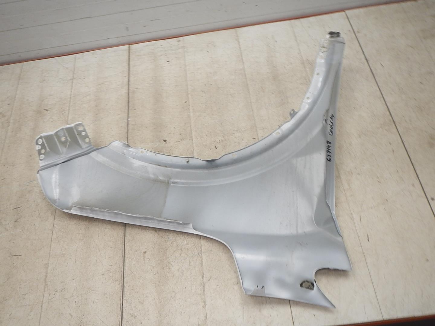 Крыло переднее левое