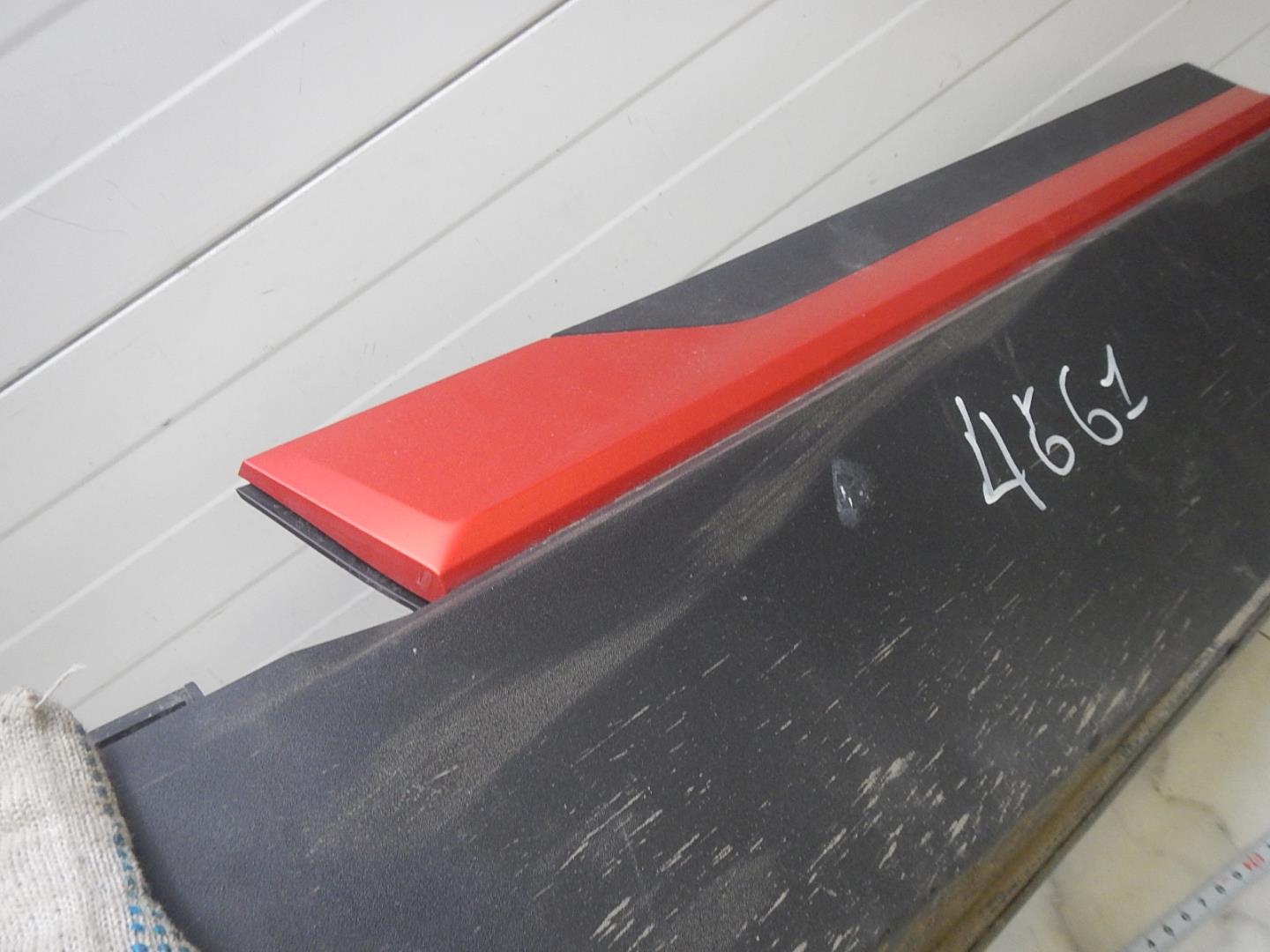 Молдинг задней правой двери