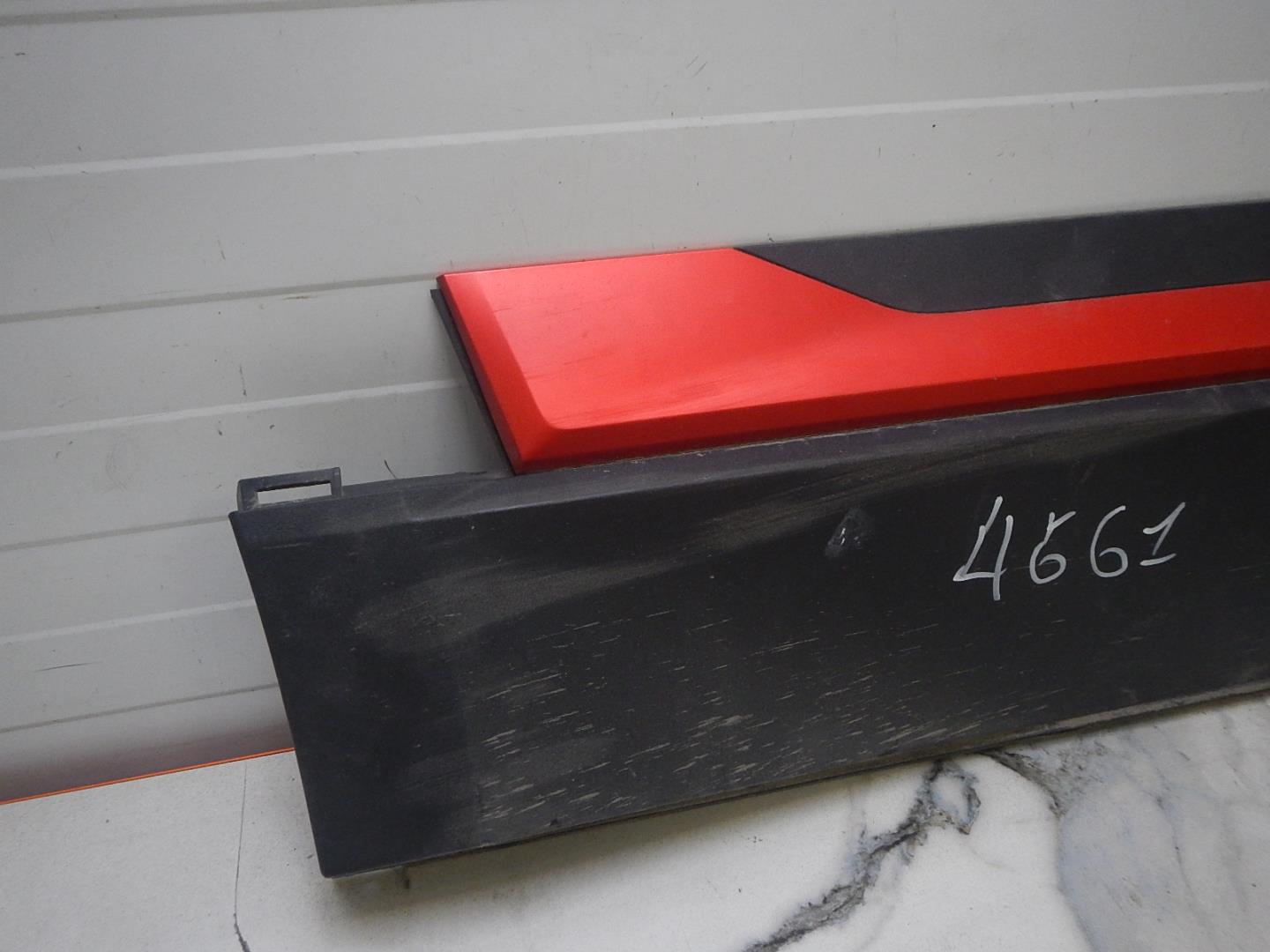 Молдинг задней правой двери