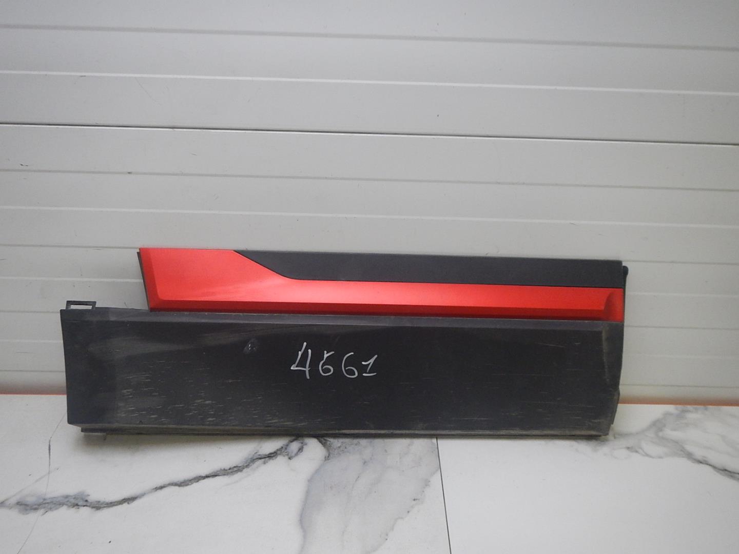 Молдинг задней правой двери