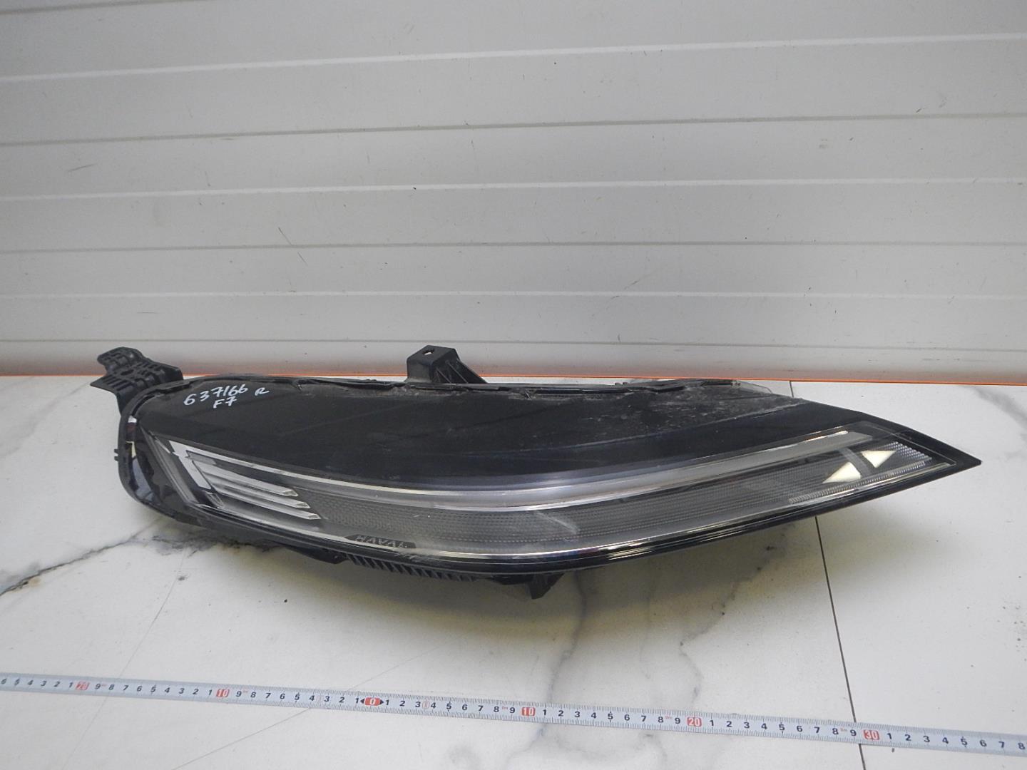 Фара дневного света правая (ходовые огни)