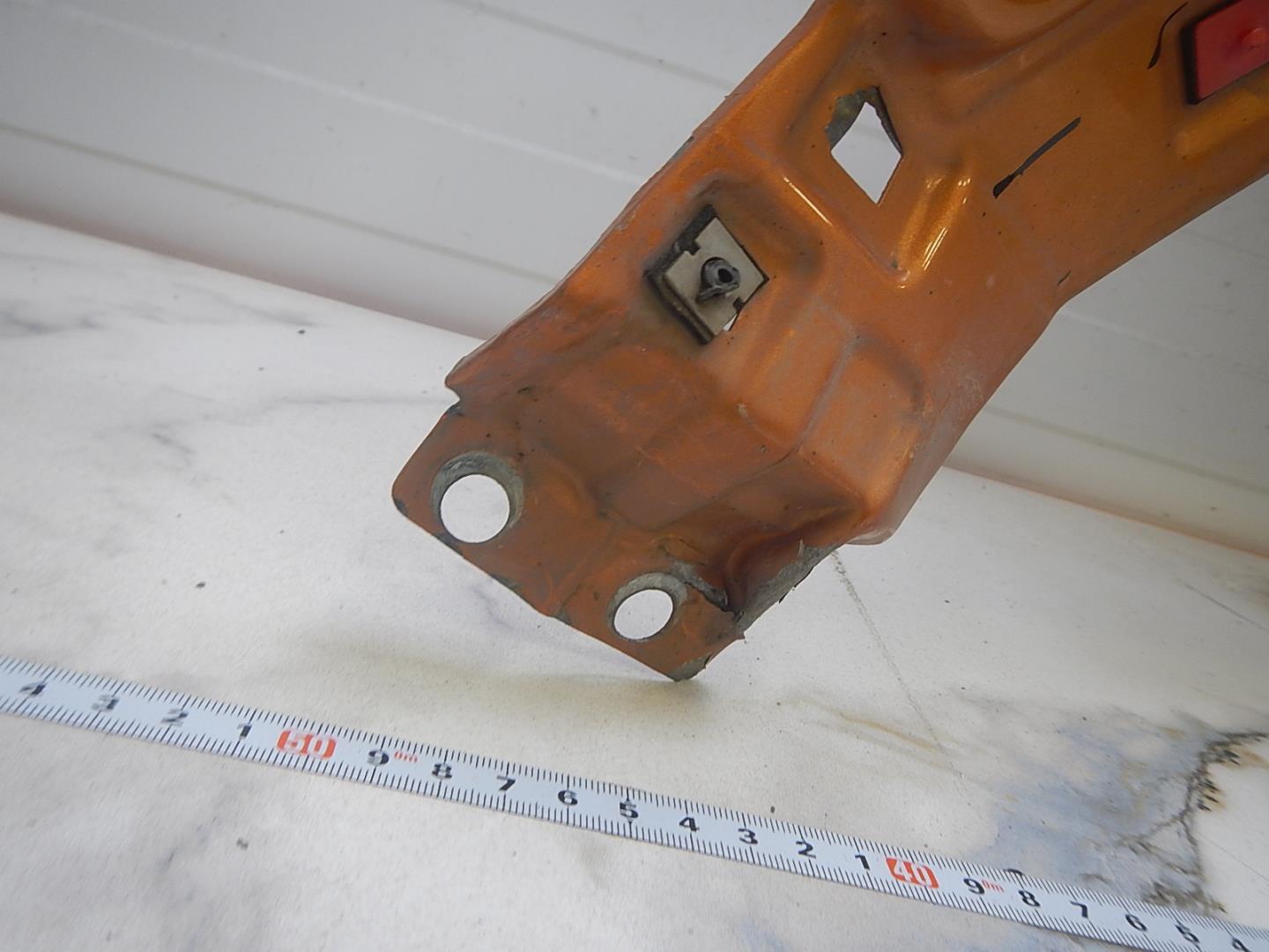 Крыло переднее правое