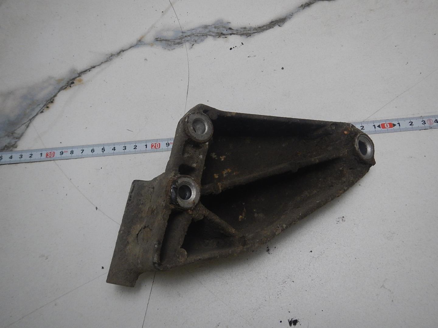 Кронштейн генератора