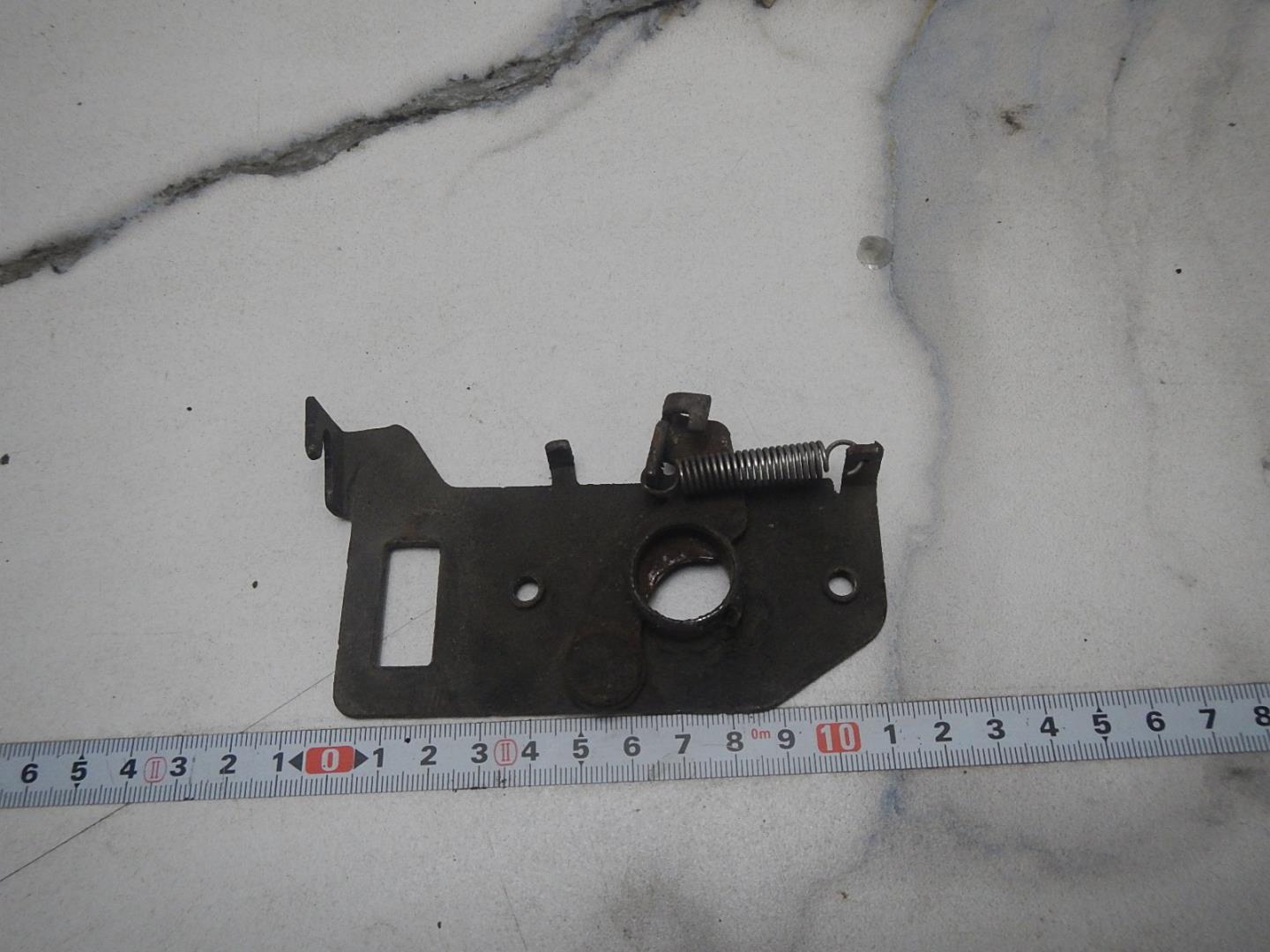 Замок капота