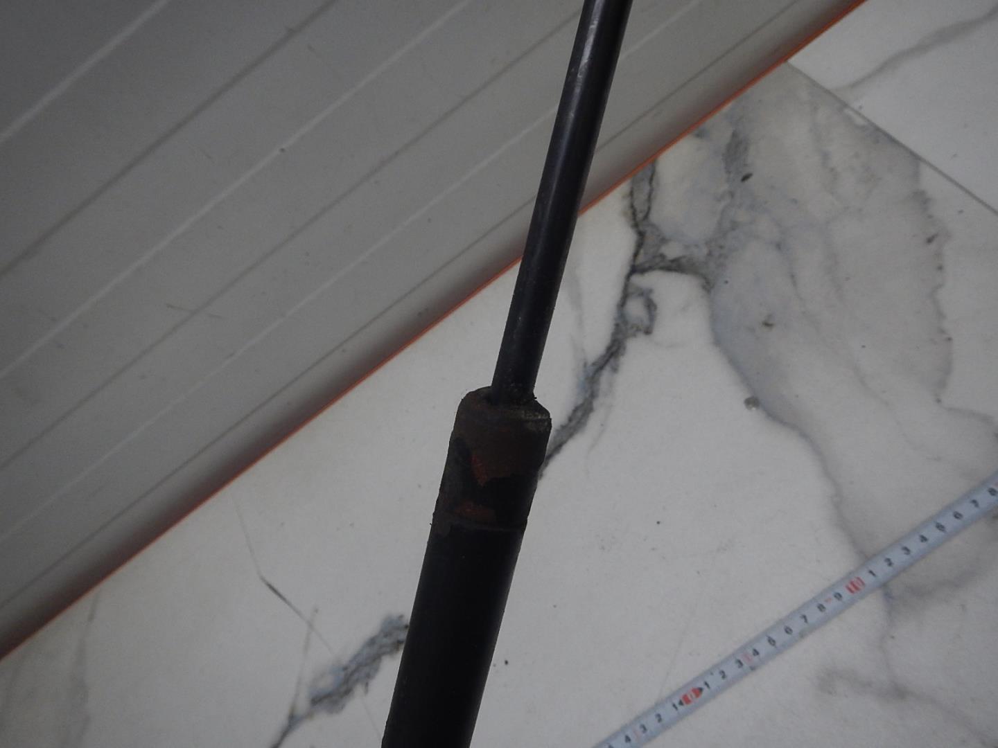 Амортизатор двери багажника