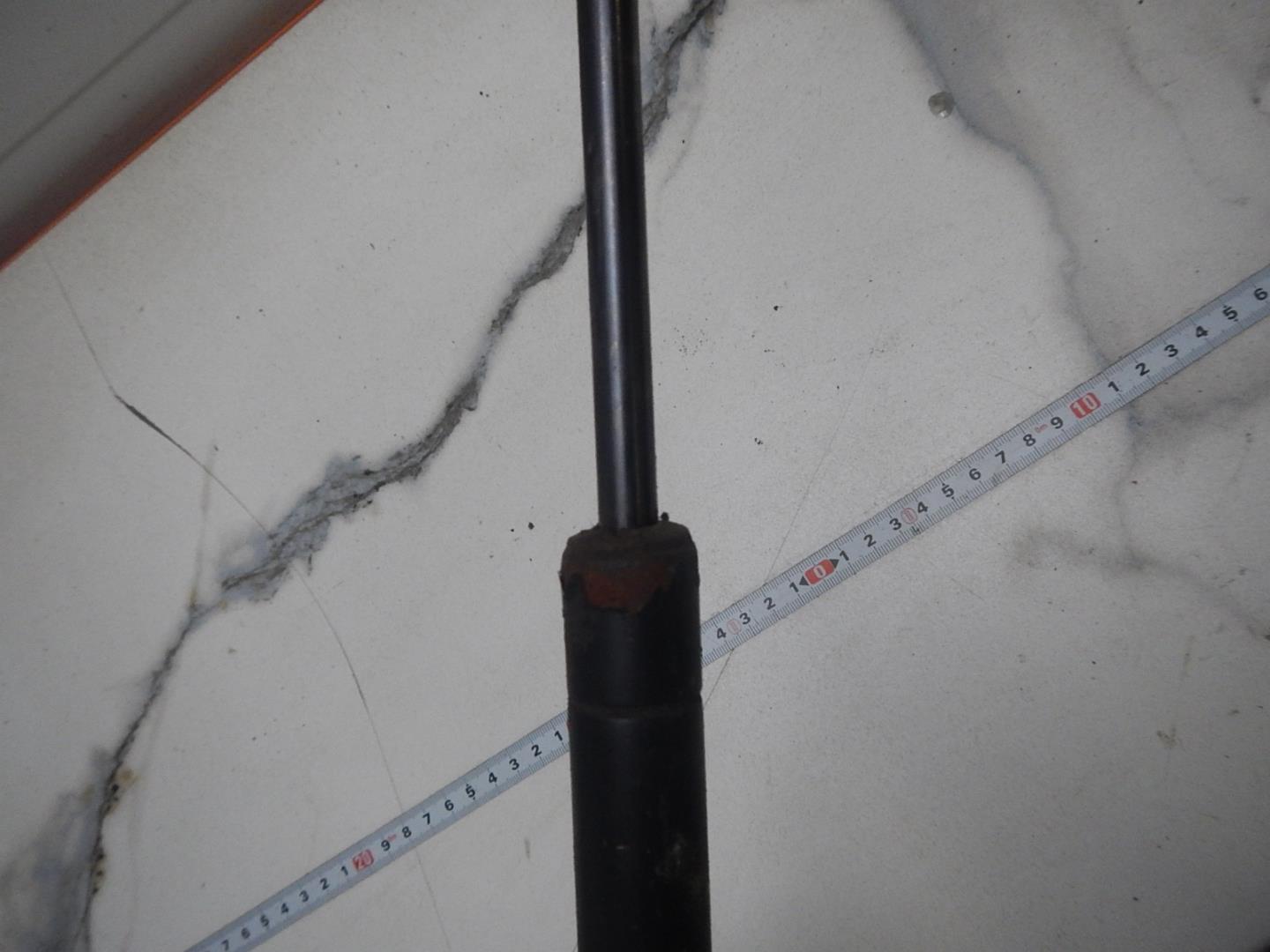 Амортизатор двери багажника