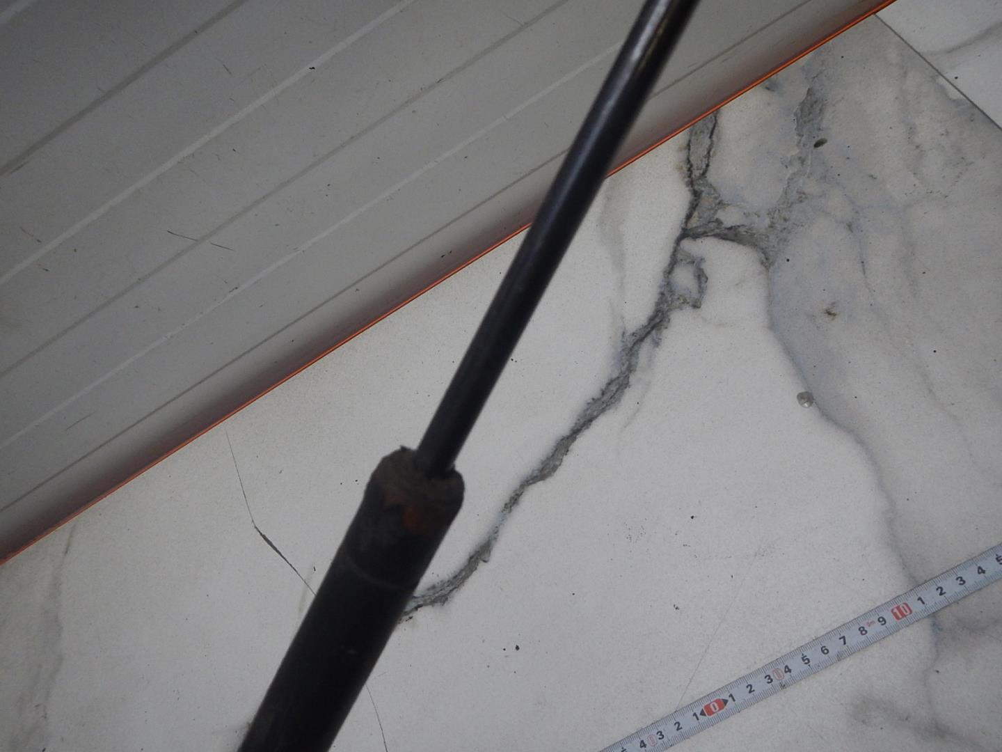 Амортизатор двери багажника