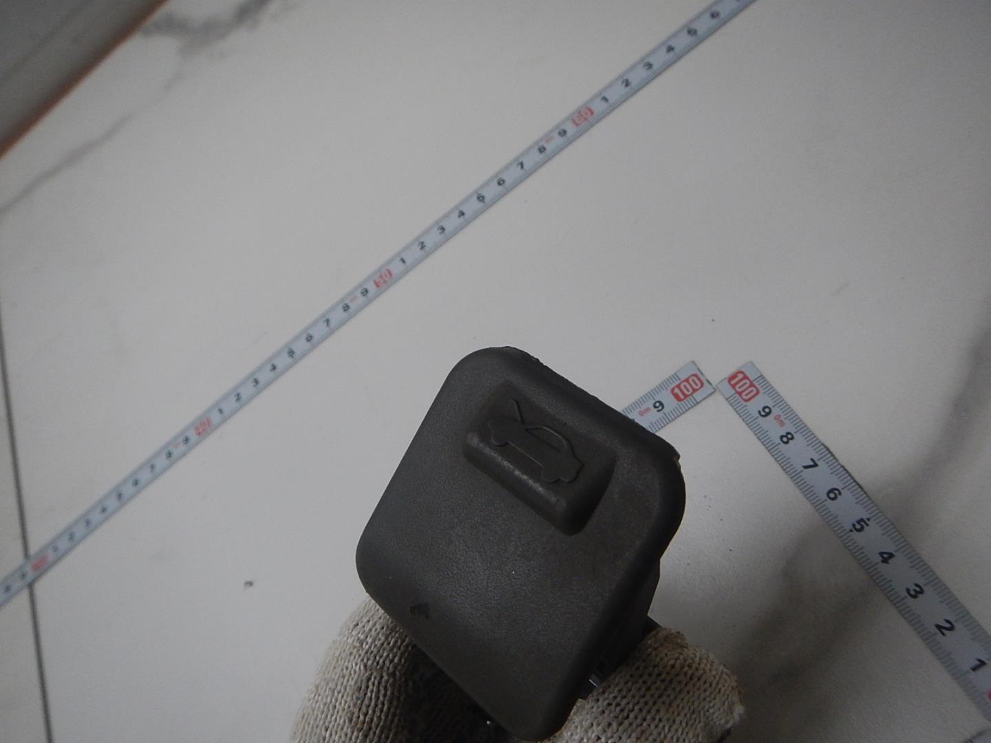 Ручка открывания капота