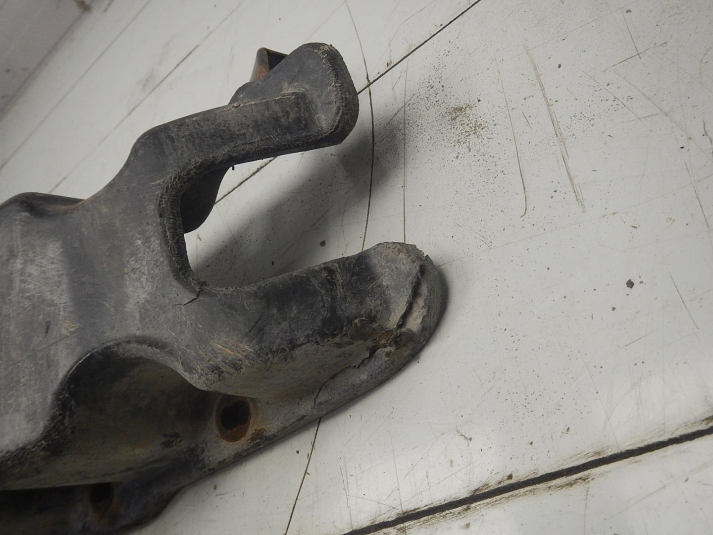 Усилитель переднего бампера