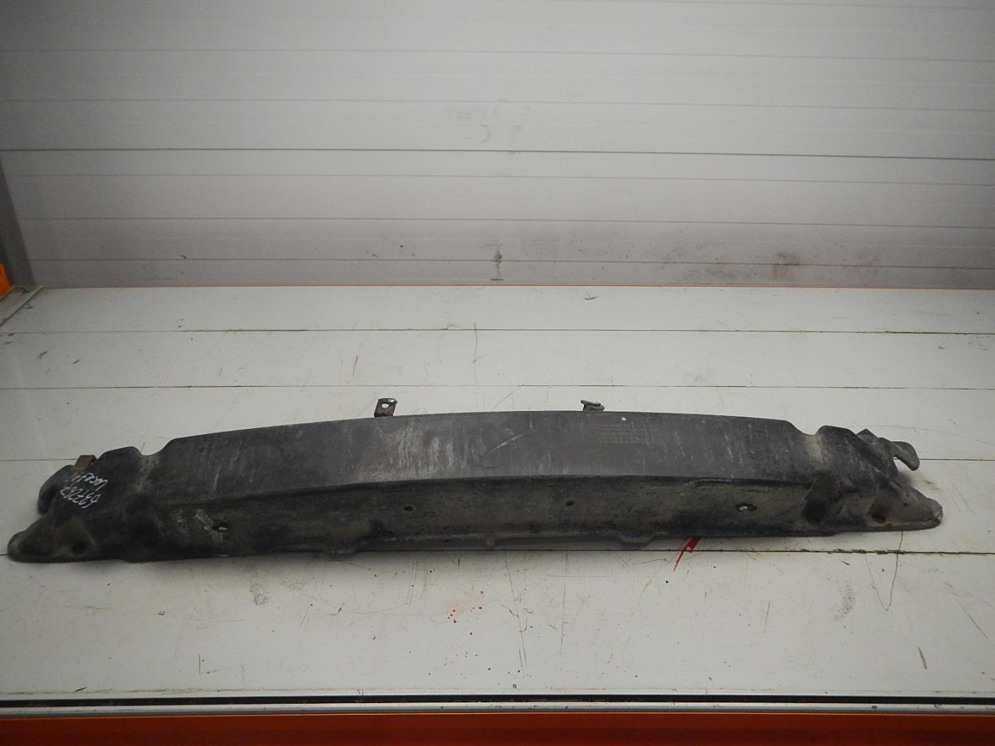 Усилитель переднего бампера