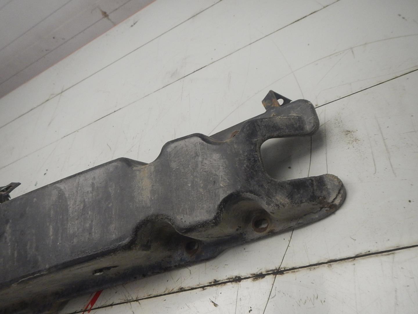 Усилитель переднего бампера