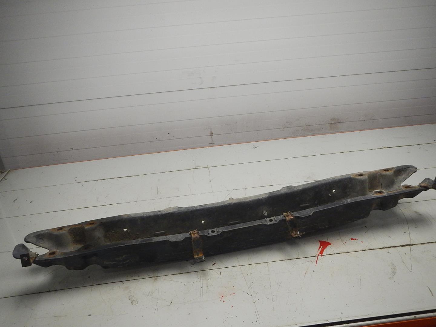 Усилитель переднего бампера