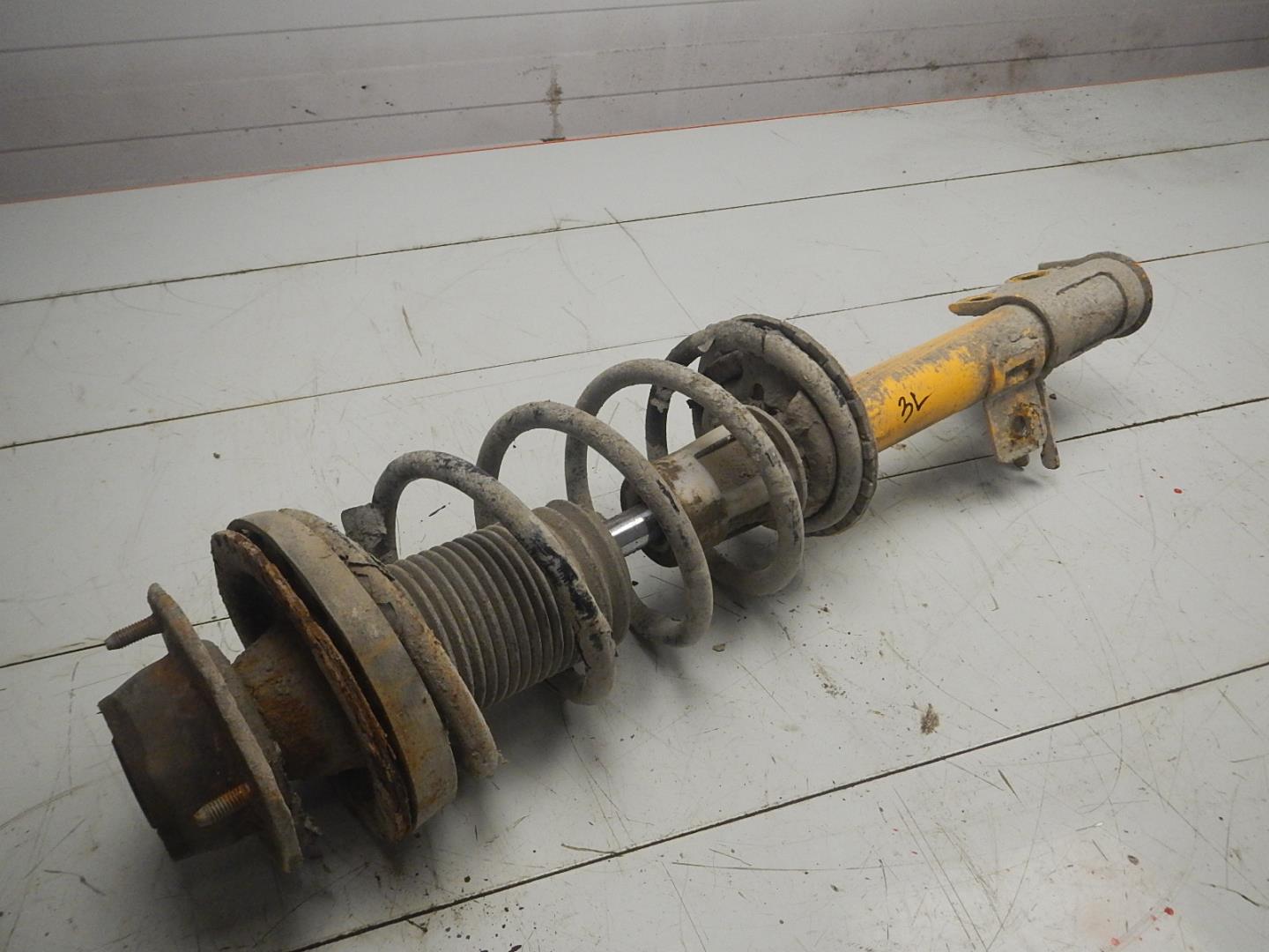 Амортизатор задний левый