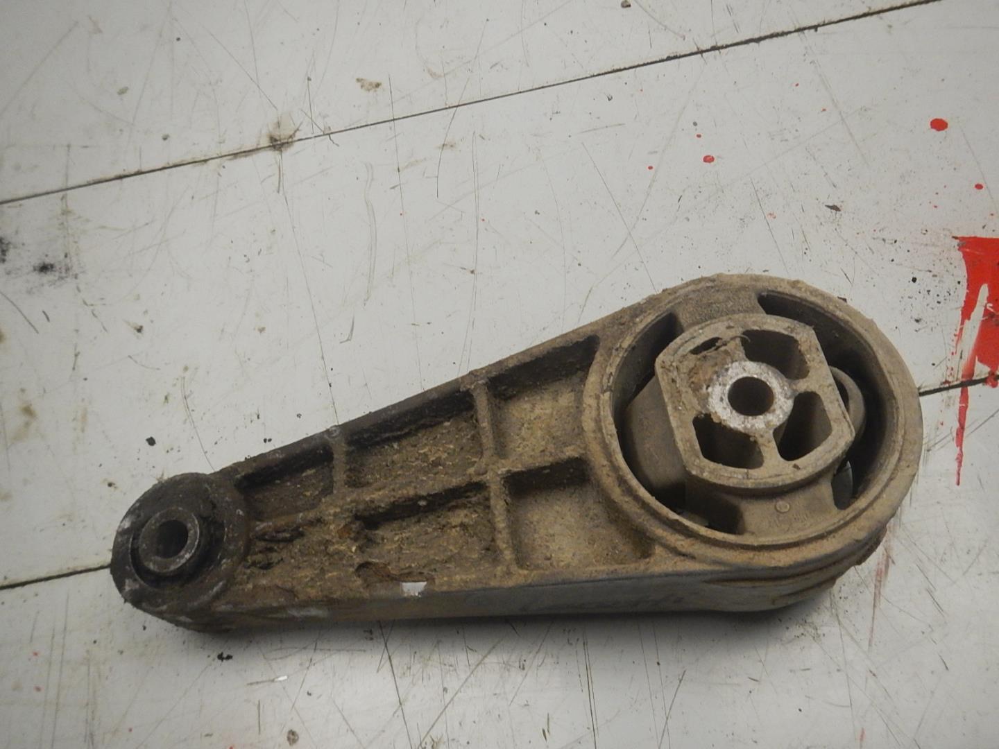 Опора двигателя задняя