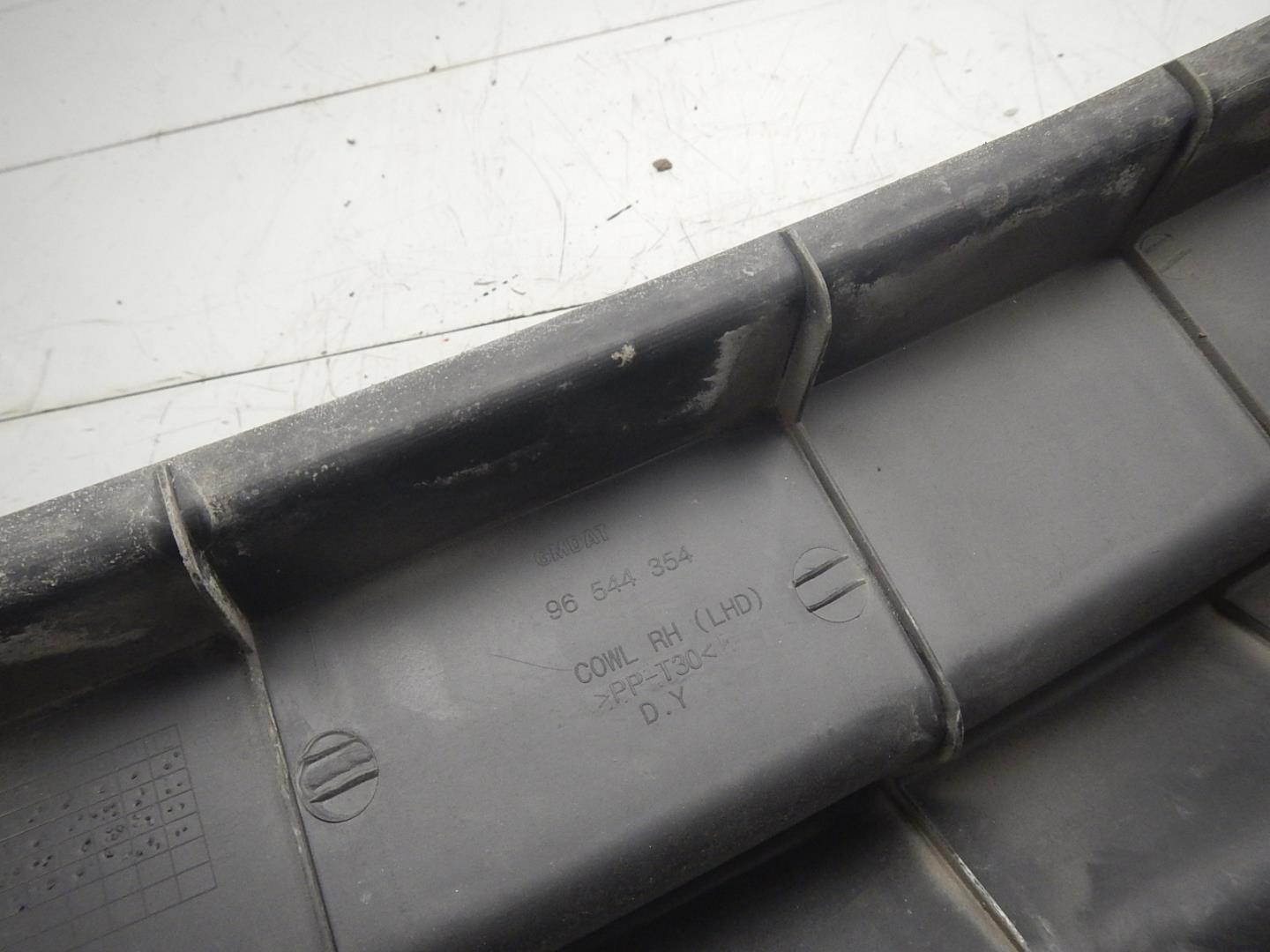 Решетка стеклоочистителей (Жабо)