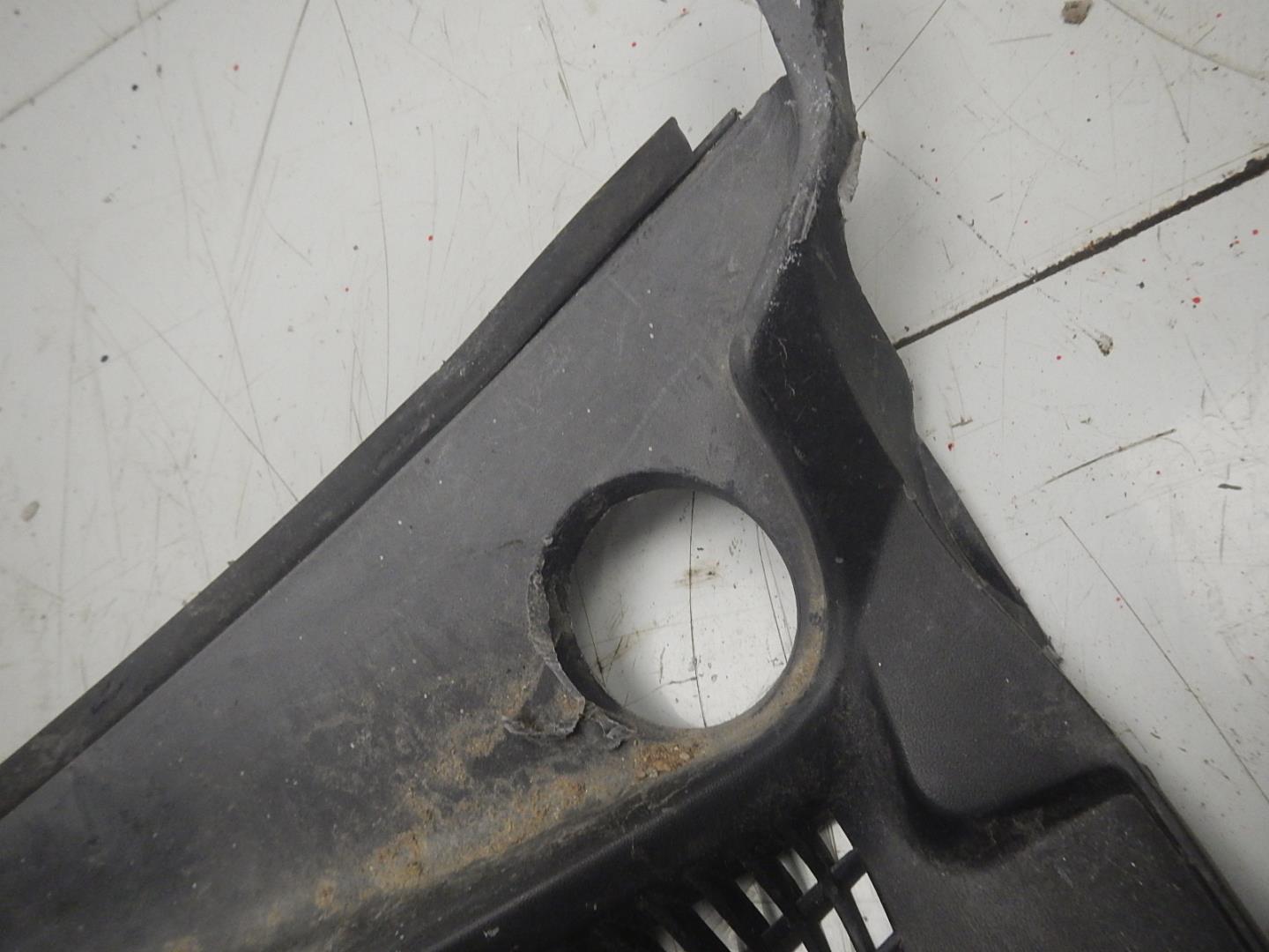 Решетка стеклоочистителей (Жабо)