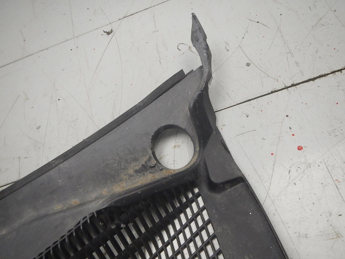 Решетка стеклоочистителей (Жабо)