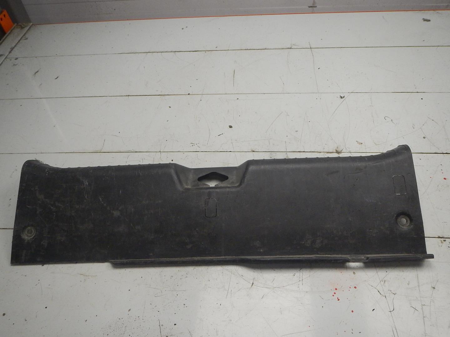 Обшивка багажника