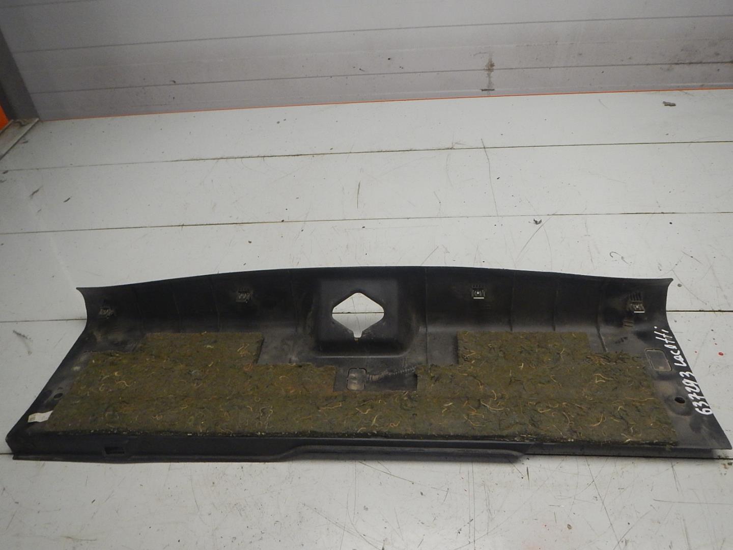 Обшивка багажника