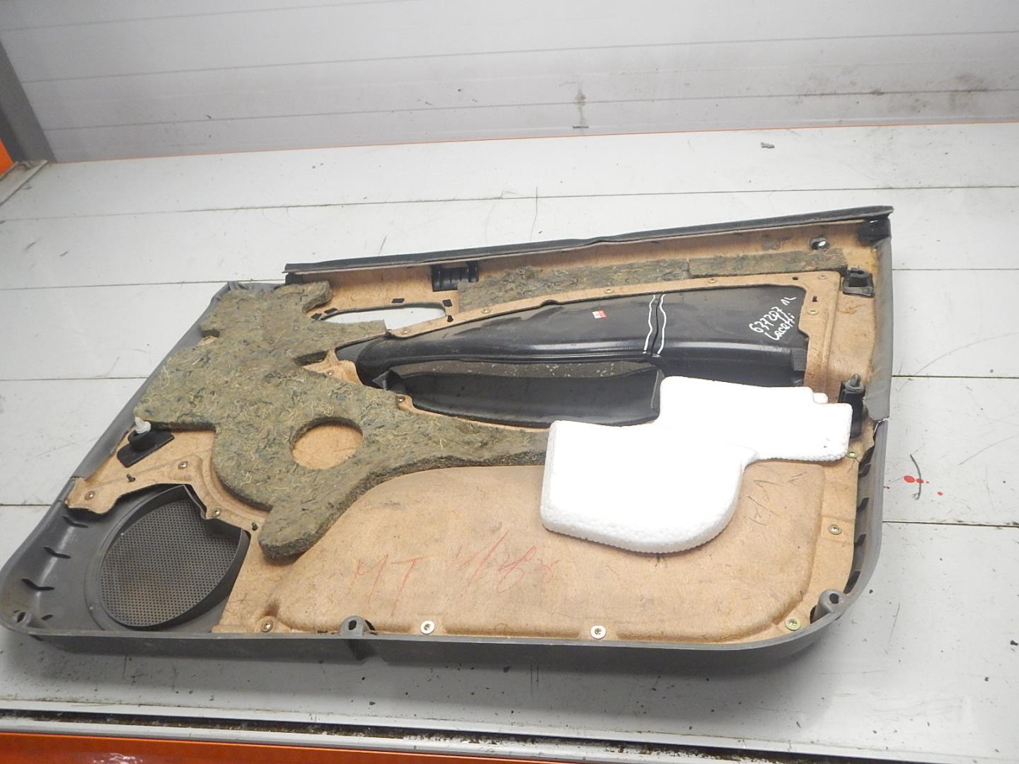 Обшивка двери передней левой