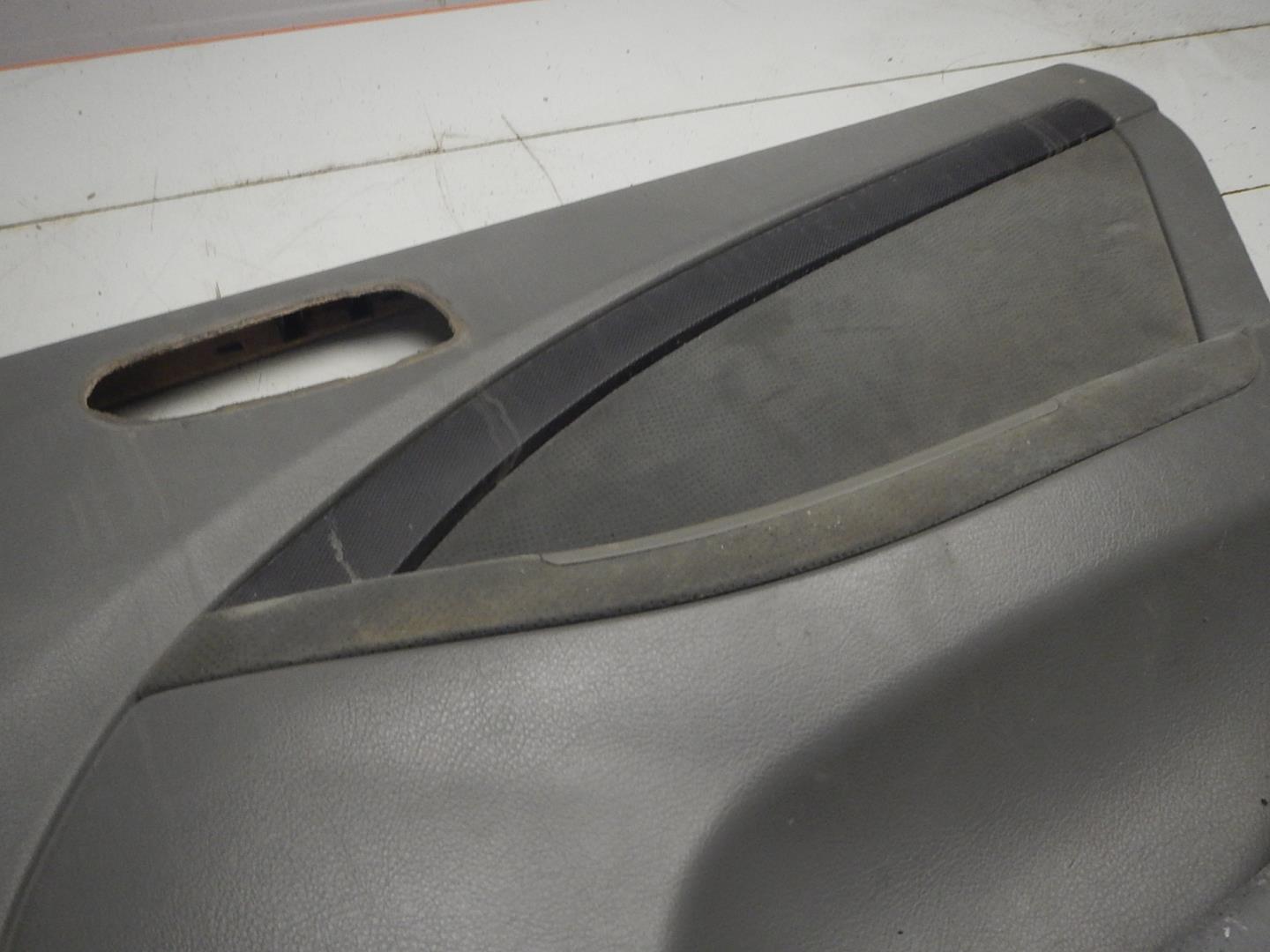 Обшивка двери задней правой