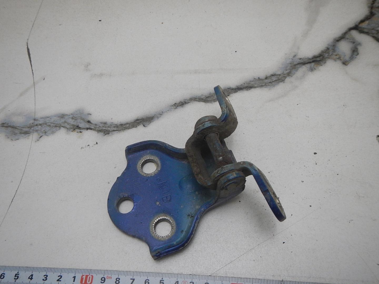 Петля двери передней правой нижняя