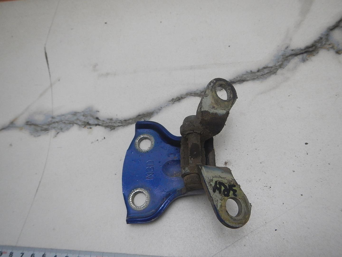 Петля двери задней правой нижняя