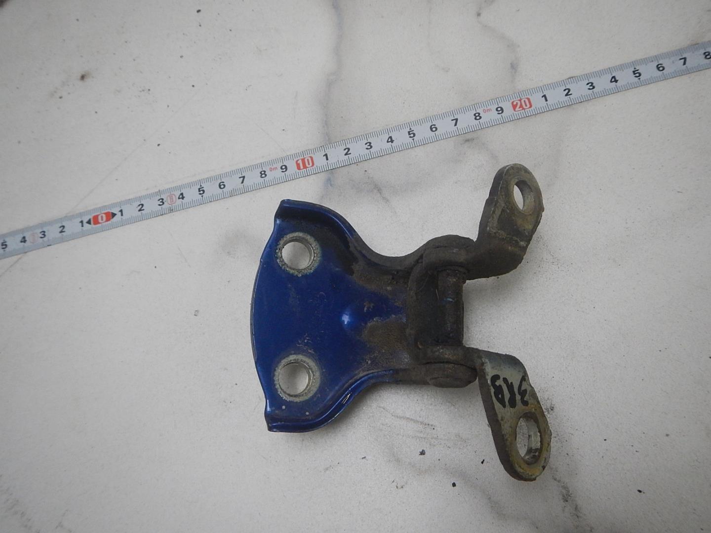 Петля двери задней правой верхняя