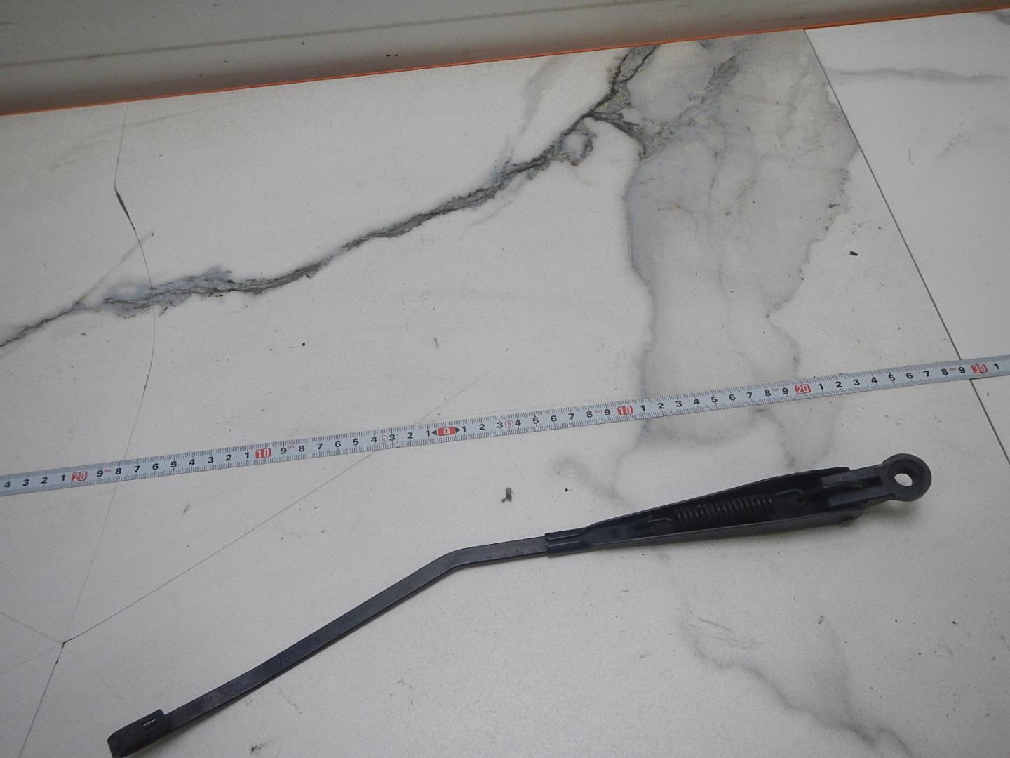 Поводок стеклоочистителя заднего