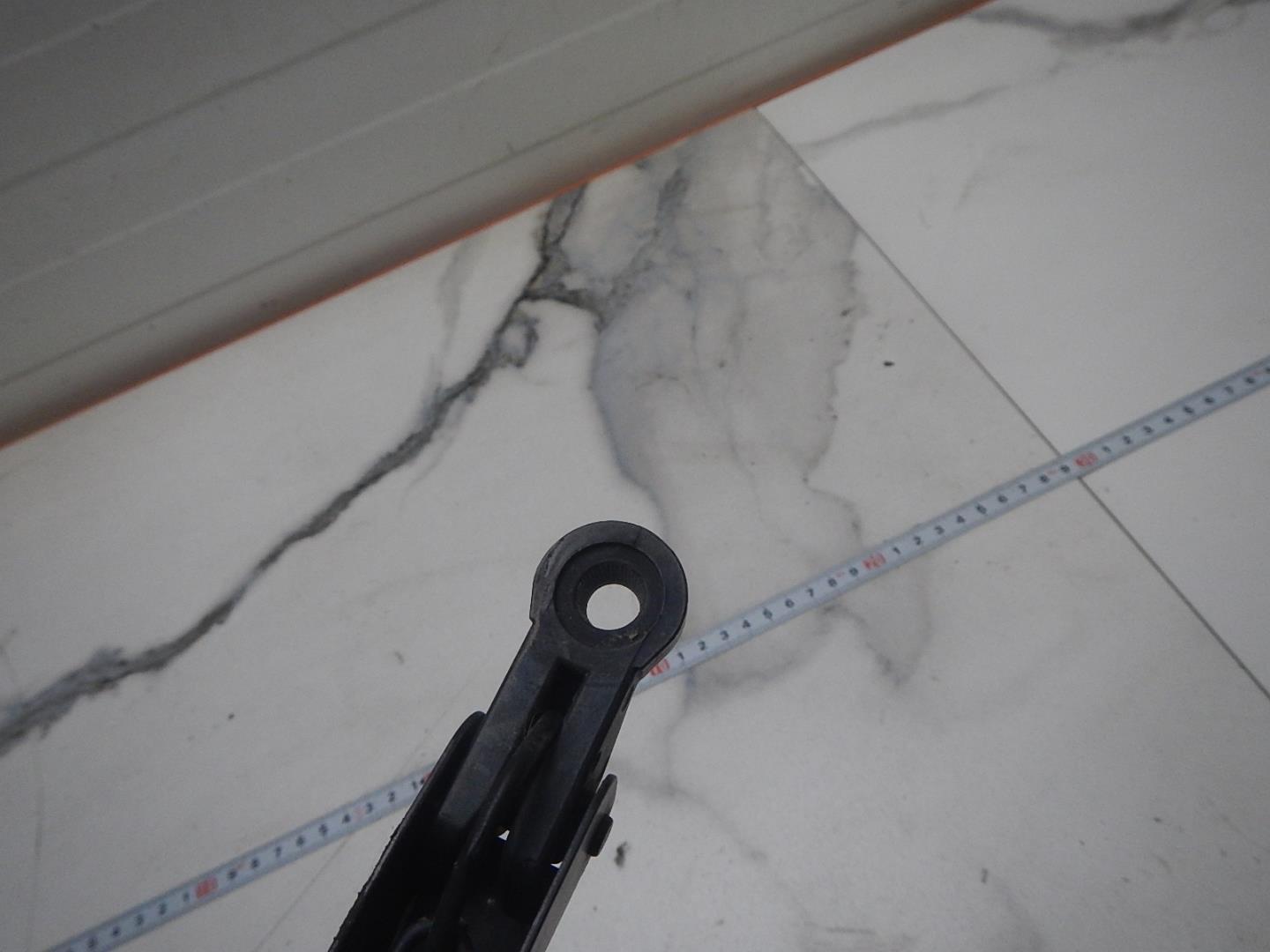 Поводок стеклоочистителя заднего