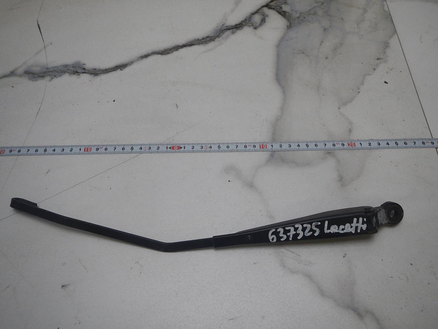 Поводок стеклоочистителя заднего